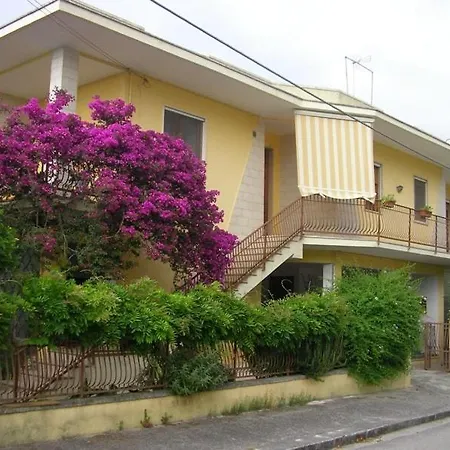 Orsa Maggiore With Private Courtyard Appartamento