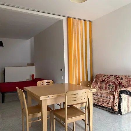 Orsa Maggiore With Private Courtyard Appartamento